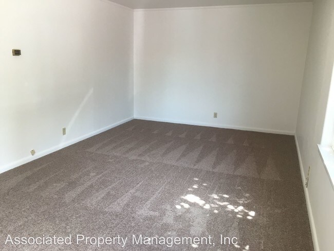 Foto del edificio - 3 br, 1 bath House - 213 NW Adams Ave