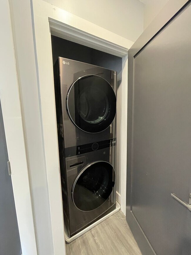 Foto del edificio - NEW LUXURY 1BED IN BRIGHTON NEAR BOSTON LANDING NO FEE