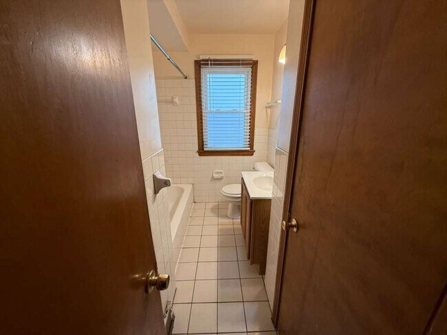 Foto del edificio - 3 BED, 1 BATH BEAUTIFUL SINGLE-FAMILY HOME IN GARFIELD HEIGHTS!