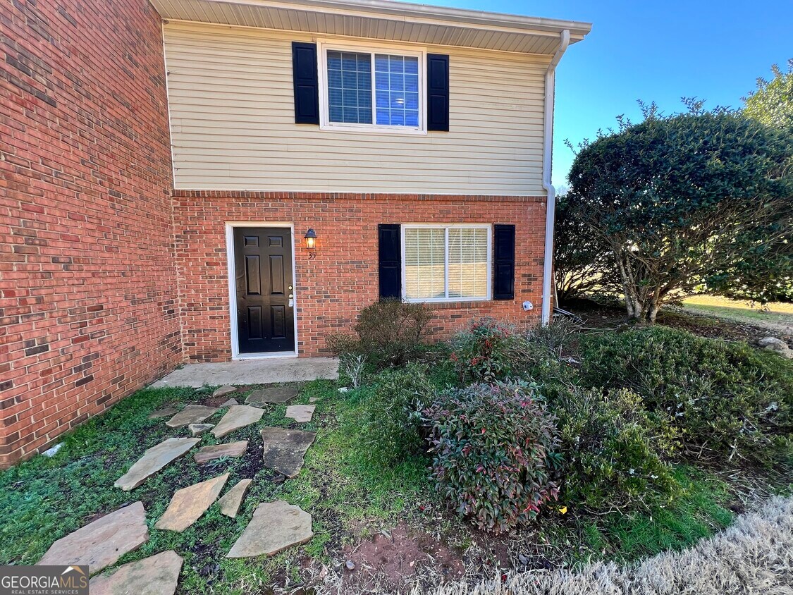 35 McIntosh Pkwy, Newnan, GA 30263 Townhome Rentals in Newnan GA