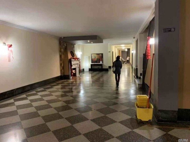 Foto del edificio - 136-05 Sanford Ave
