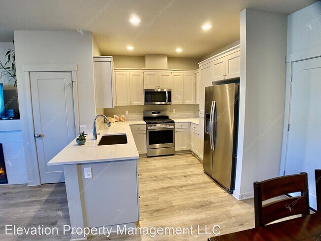 Building Photo - 3 br, 2.5 bath House - 2560 NE Purcell Bou...