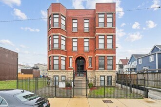 Building Photo - 4345 S Langley Ave