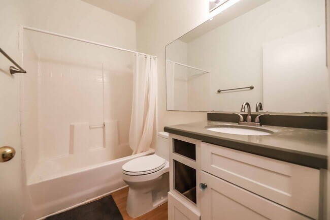 Foto del edificio - CUTE UPGRADED 3 BEDROOM CONDO IN HENDERSON!
