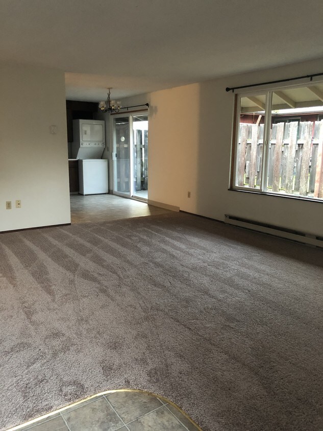 Building Photo - Cute 2 bed Duplex