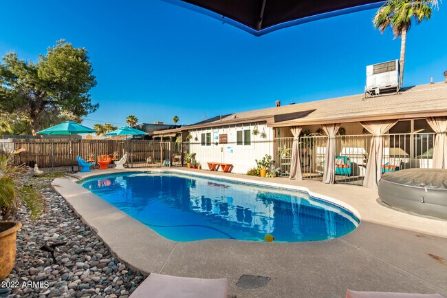 Foto del edificio - 12728 N 40th Pl