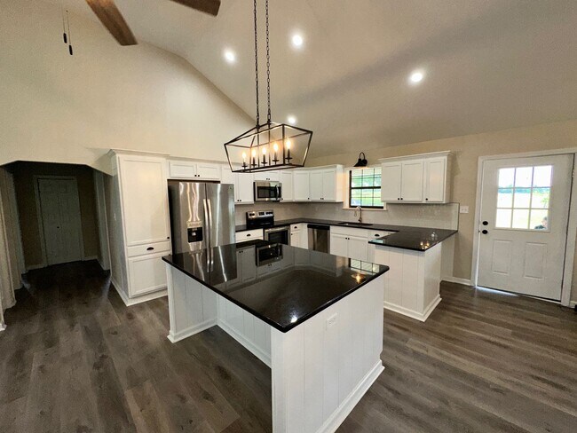 Building Photo - New Brockton, AL!