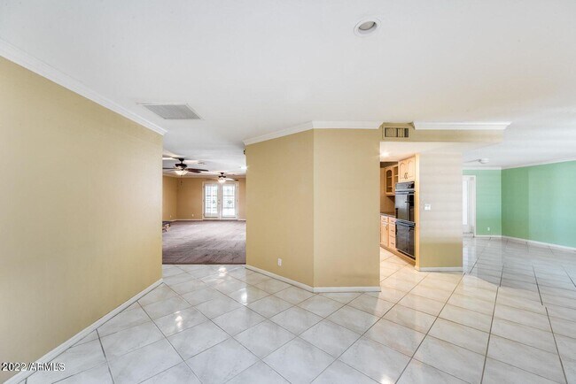Foto del edificio - 5501 Camelback Rd