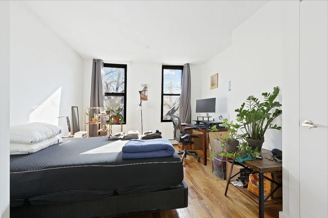 Building Photo - 277 Starr St