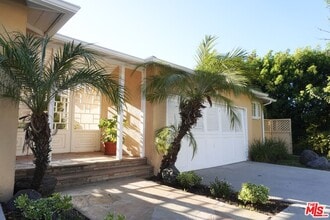 Building Photo - 951 Masselin Ave