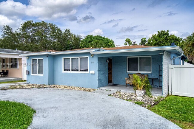 Building Photo - 644 SW 7th Ct