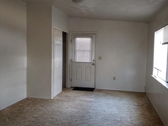 Foto del edificio - 2 Bedroom in Town