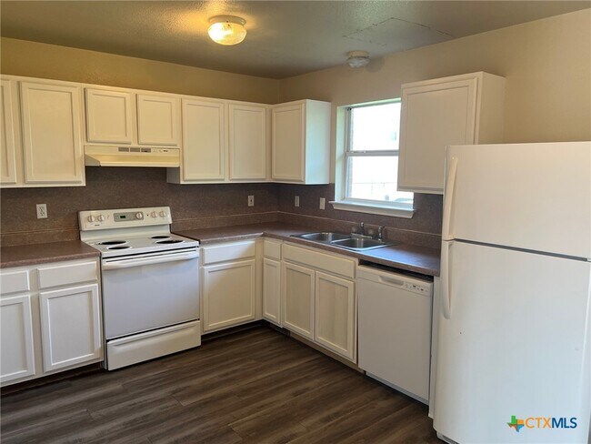 Foto del edificio - 2811 Cantabrian Dr