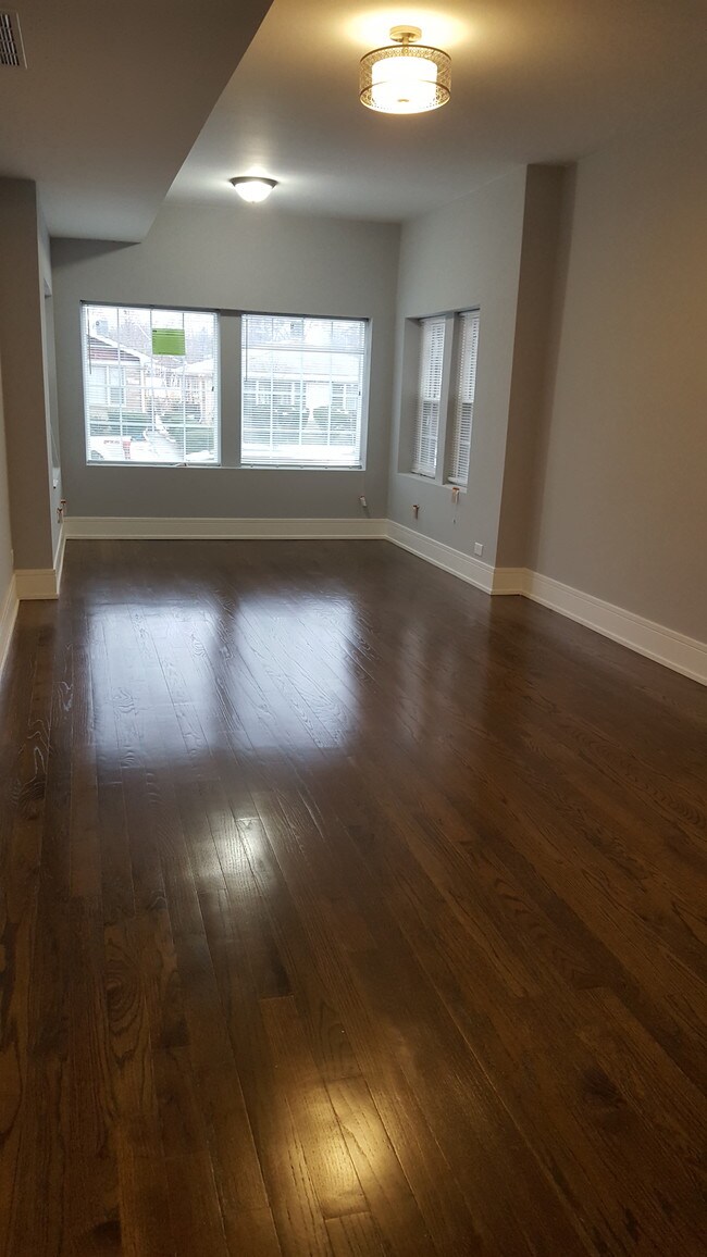 Sun/Living Room - 8421 Monticello Ave