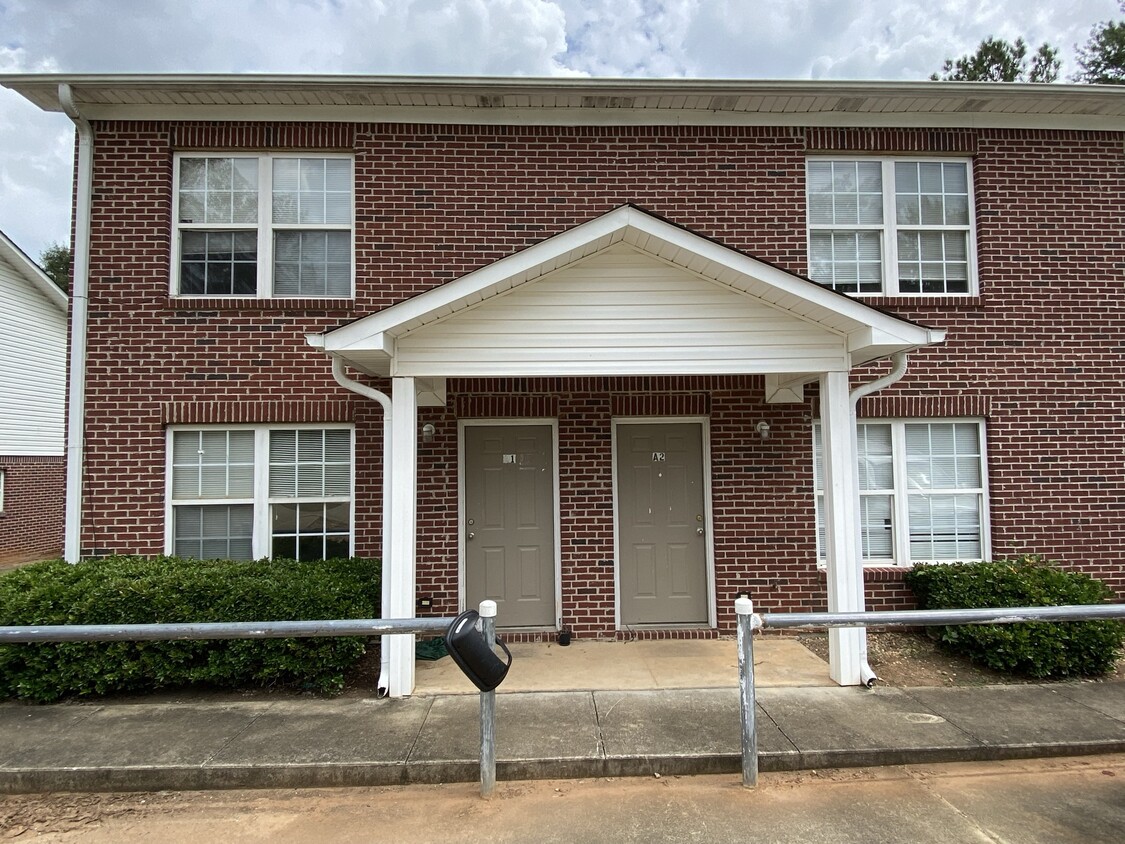 Primary Photo - Country Side Apartments