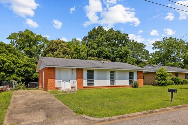 Building Photo - Charming 3 Bedroom, 2 Bathroom house