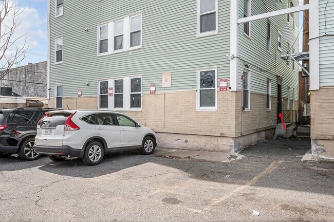 Foto del edificio - 50 1/2 Common St