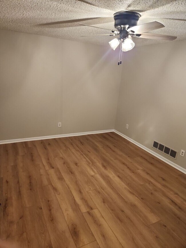 Building Photo - 3 Bedroom 2 bath house in Lexington