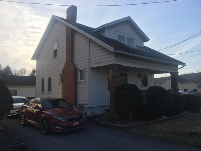Building Photo - 17 Campion Rd