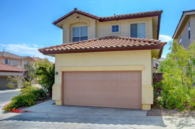 Foto del edificio - Beautiful 4-Bedroom Home in Gated Summerli...