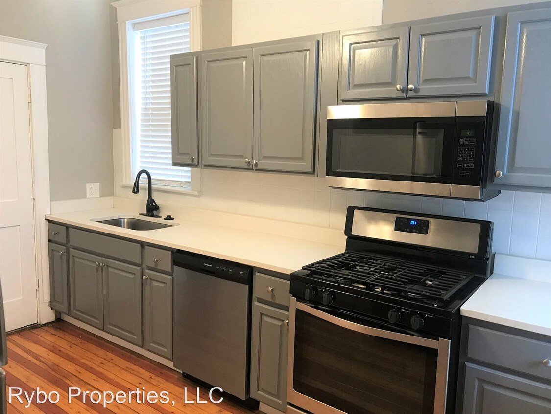 Foto principal - 2841 Sidney St