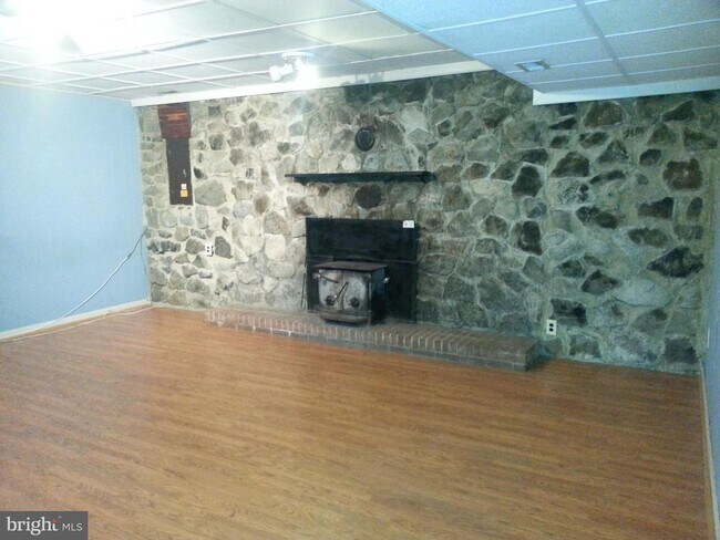 Building Photo - 5017 Lakeland Rd
