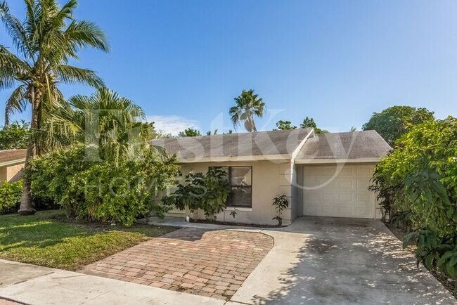 Building Photo - 5927 Ithaca Cir W