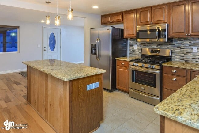 Building Photo - 21615 Settlers Dr