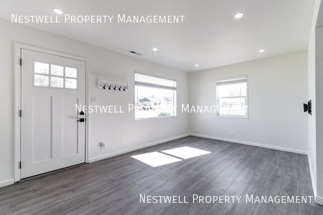 Building Photo - Upgraded 2-bed Home in South Salt Lake