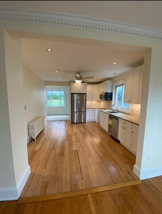 Building Photo - 56 Charles St