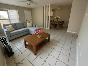 Building Photo - 4003 Stonebridge Dr