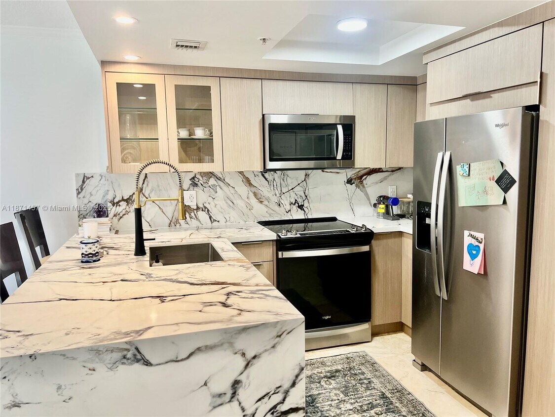 Foto principal - 2951 S Bayshore Dr