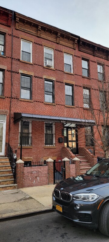 Building Photo - 62A Hull St