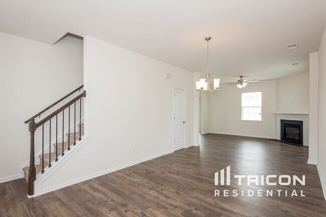 Building Photo - 156 King William Dr