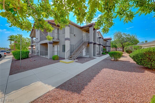 Building Photo - 1575 W Warm Springs Rd