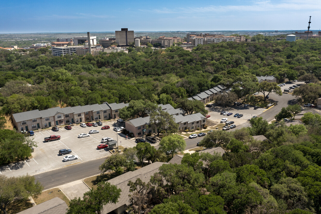 Primary Photo - Windmill Townhomes & Duplexes