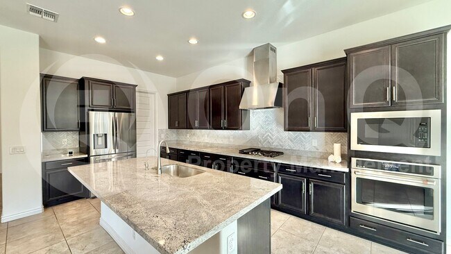 Foto del edificio - 3305 E Cashman Dr