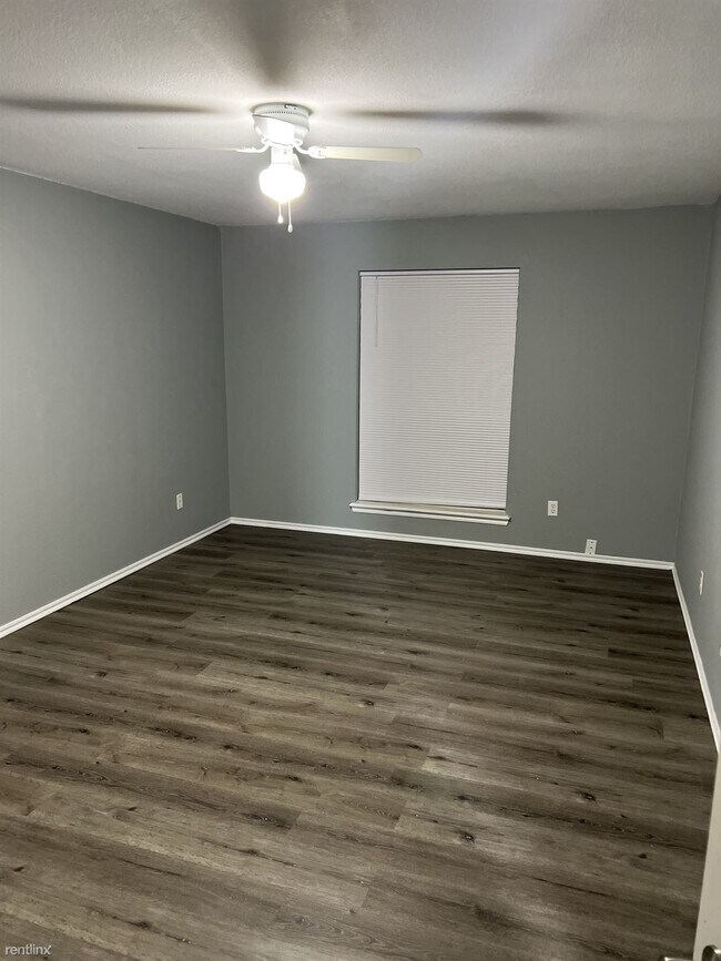 Building Photo - 4 br, 3 bath House - **December Move-In Sp...