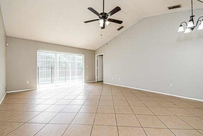 Building Photo - 3071 Bloomsbury Dr