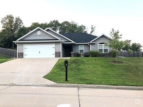 Building Photo - 401 E Honey Ln