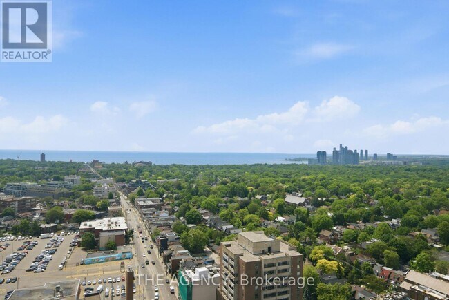 Photo du bâtiment - 2350 Dundas St W