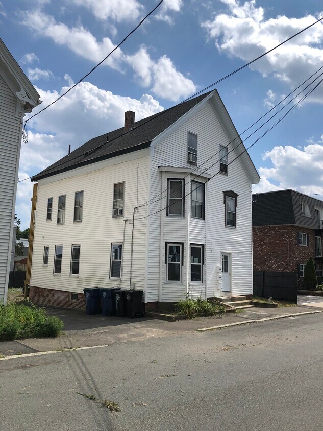 27 Symonds St Unit 1, Salem, MA 01970 Apartments in Salem, MA
