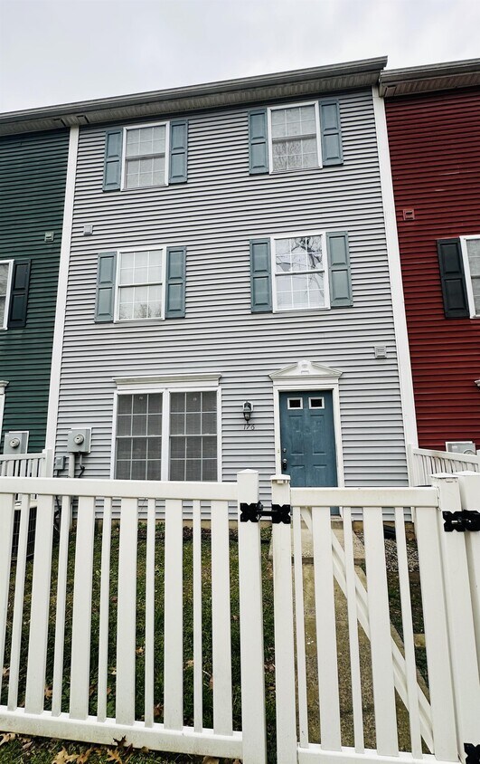 176 N Altamont Ave, Thurmont, MD 21788 Townhome Rentals in Thurmont