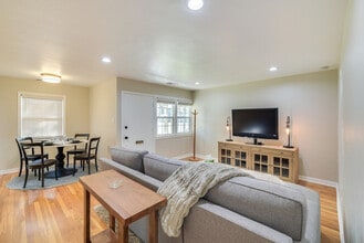 Building Photo - 1995 Creek Dr