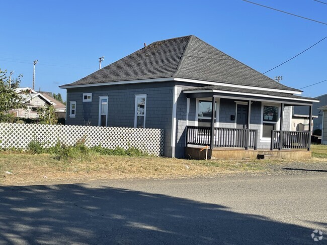 Building Photo - 219 7th St