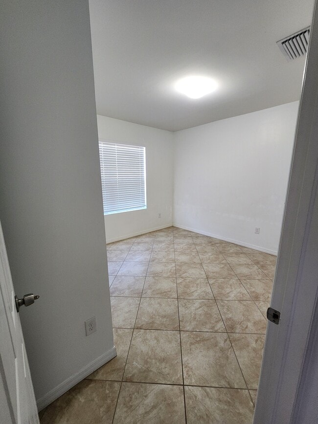 Foto del edificio - 220 SW 19th Terrace