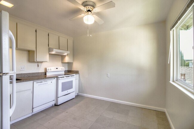 Building Photo - 1243 Valerian Ct
