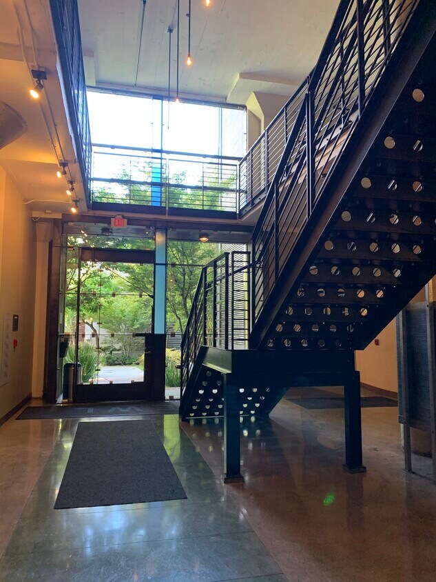 Primary Photo - 1500 Park Ave