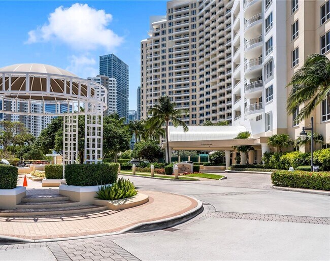 Foto del edificio - 848 Brickell Key Dr