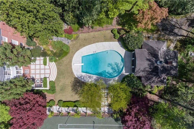 Foto del edificio - 3460 Tuxedo Rd NW